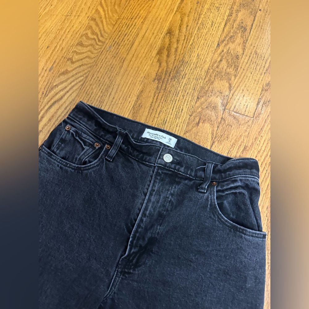 Abercrombie and Fitch, The '7Os Vintage Flare Ultra High Rise, Size 6 Short